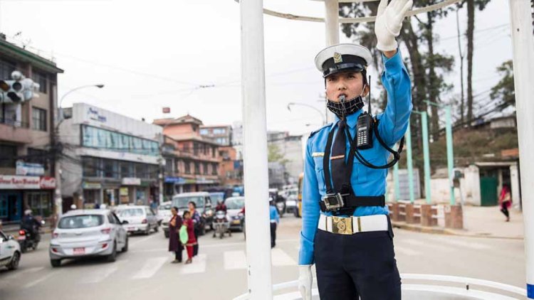 नेपाल में पीरियड्स के समय महिला ट्रैफिक पुलिसकर्मियों की चार दिन सड़क पर नहीं लगेगी ड्यूटी
